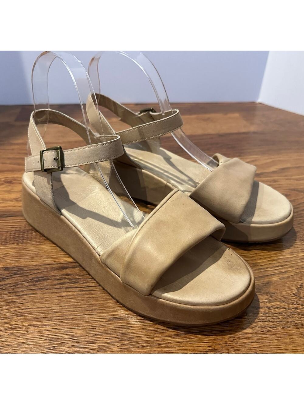 Chocolate Blu Elly Leather Wedge Sandals Women’s 8.5 Sand Beige Comfort Shoes